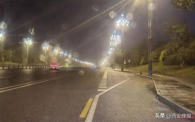 女主播凌晨马路边直播，拒绝宝马司机搭讪后被撞？警方：李某（男，48岁）被抓