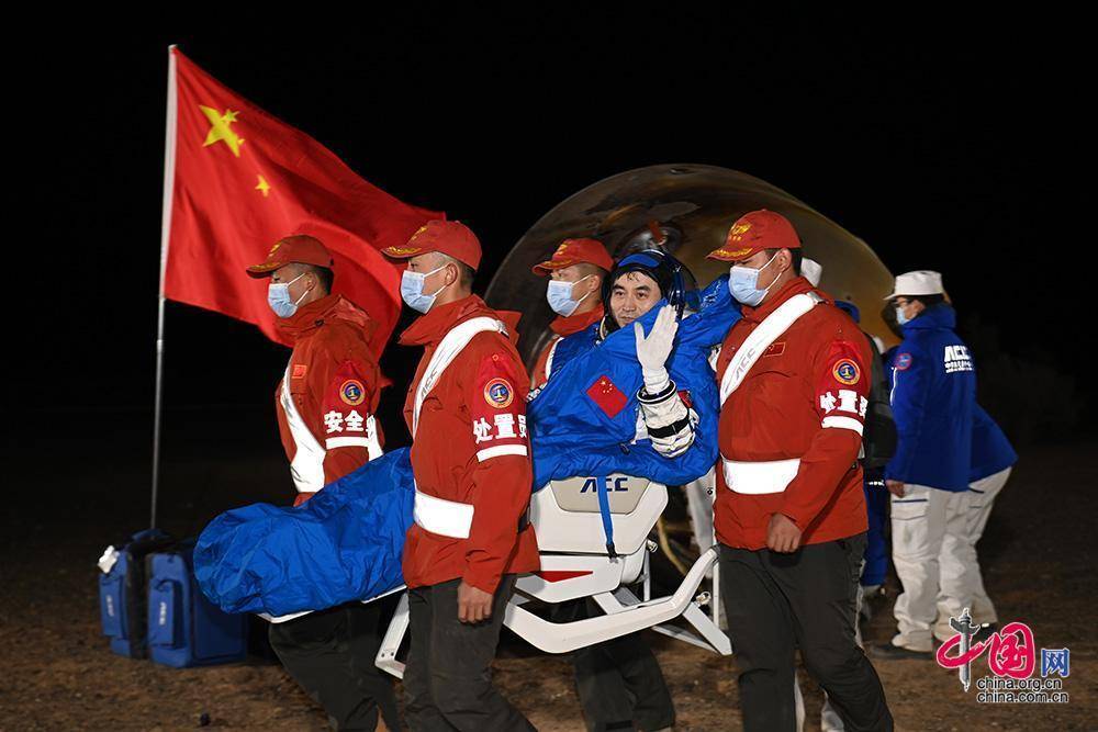神十八载人飞行任务取得圆满成功 叶光富累计飞行超一年创纪录