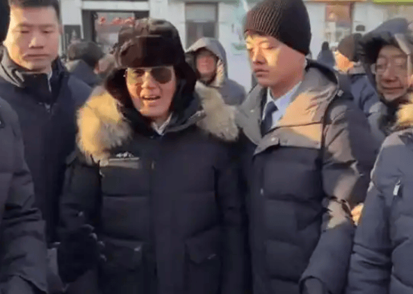 冬日暖流！台湾地区74岁重磅人物罕见出山，赖清德彻底扛不住了