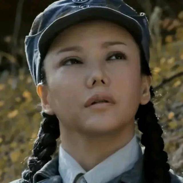 抗日神剧惊现逆天整容脸，主演导演都她一人，胡编程度堪称史诗级