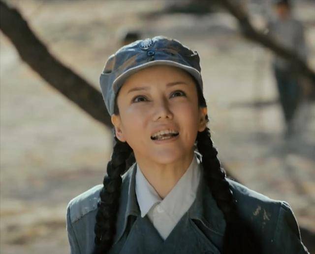 抗日神剧惊现逆天整容脸，主演导演都她一人，胡编程度堪称史诗级