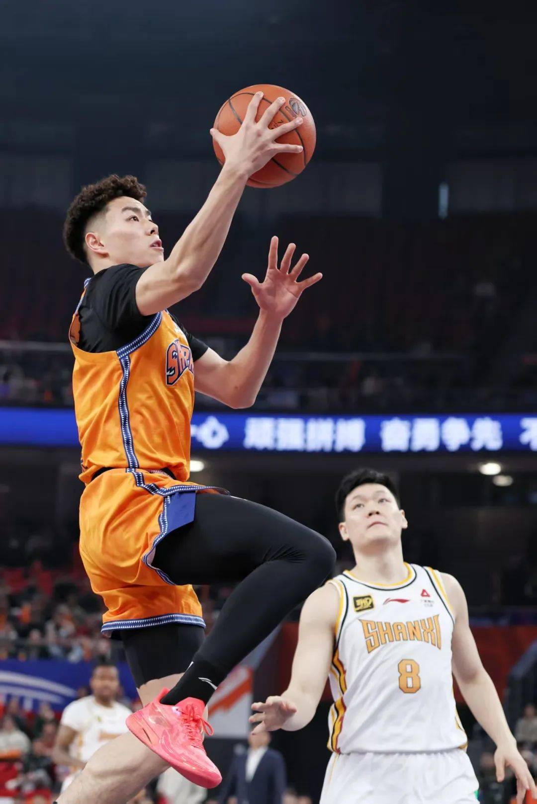 “背靠背”第一场赢了，但上海男篮却迎来一个坏消息