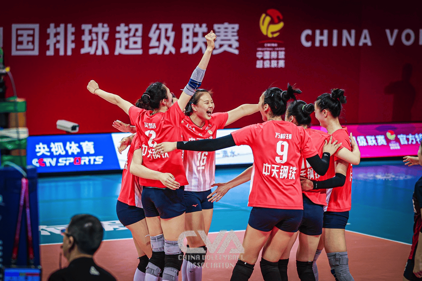 队史第二冠！女排冠军战2-江苏3-1上海 胜场2-0时隔8年折桂
