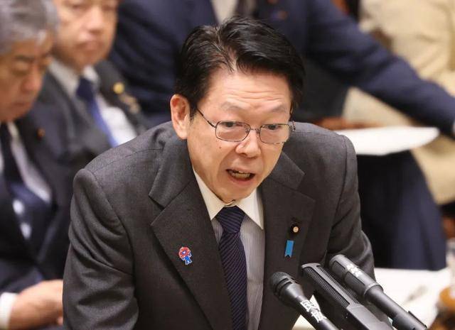 正式生效！乱成一锅粥！共和党人都看不下去了