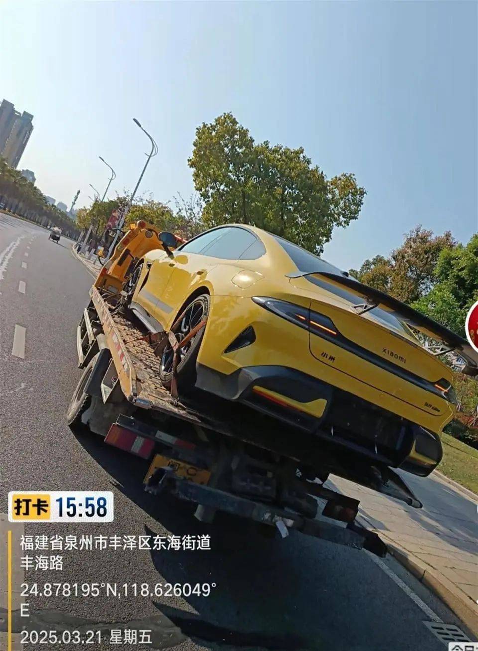福建泉州一小米SU7 Ultra撞上骑行者，监控显示车辆时速一度超140公里
