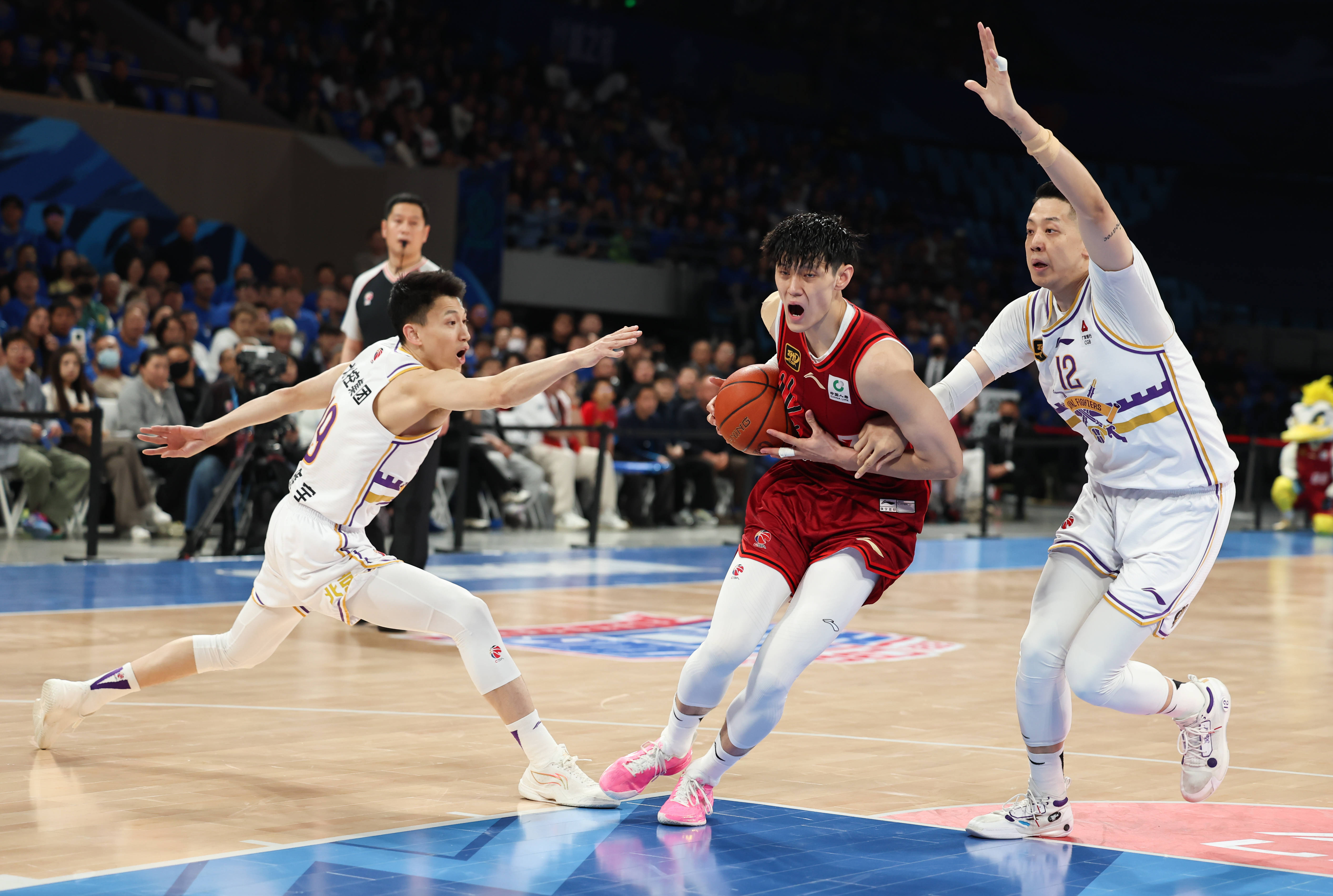 周琦复出8+8曾凡博30分 北京主场力擒北控总分1-1平