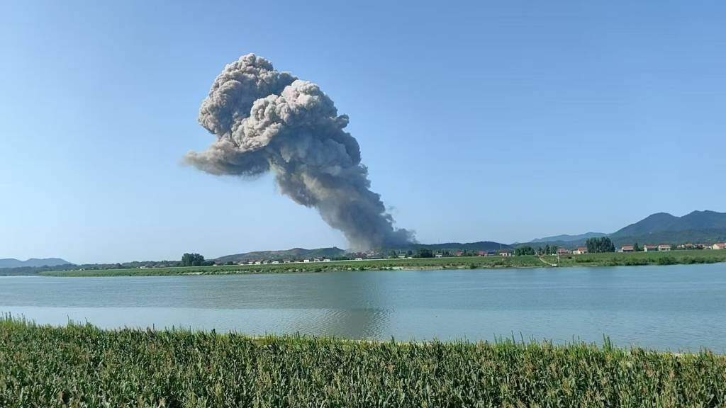 常德临澧一花炮厂爆炸事故：2名人员被困，已救出1人