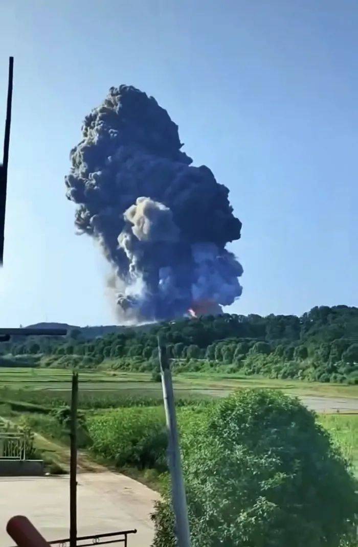 湖南花炮厂爆炸最新消息：2名人员被困，已救出1人，涉事企业上月曾因改变工房用途被处罚